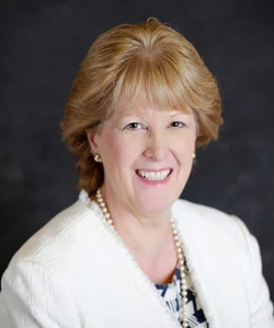 Kay Toomey Headshot